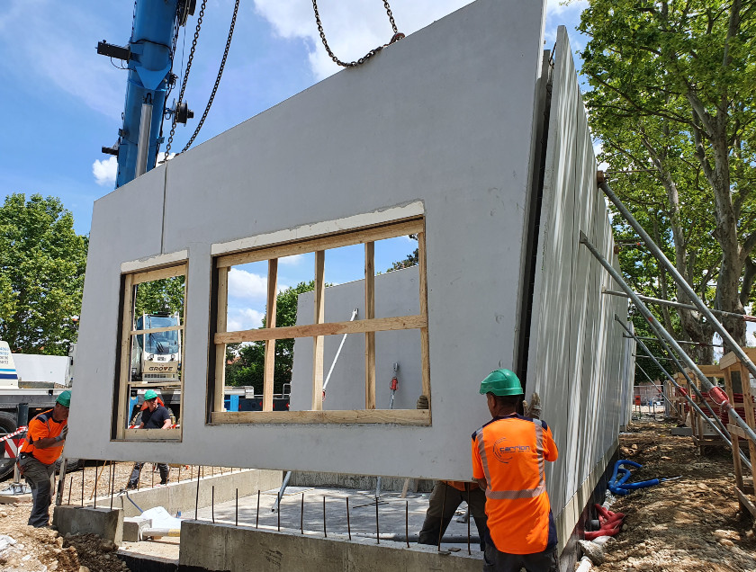 Réalisation de batiment technique avec des murs inclinés